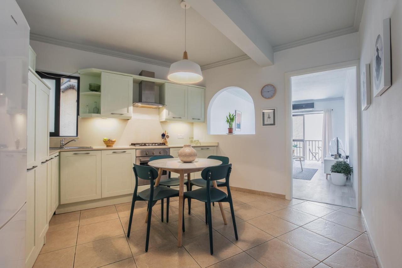 Stylish 3 Bedroom Apartment - St. Julians - 5 Mins From Balluta Bay Saint Julian's Bagian luar foto